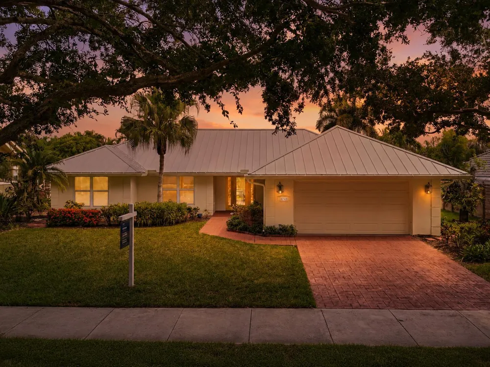 9746 SE Landing Place Tequesta, FL 33469