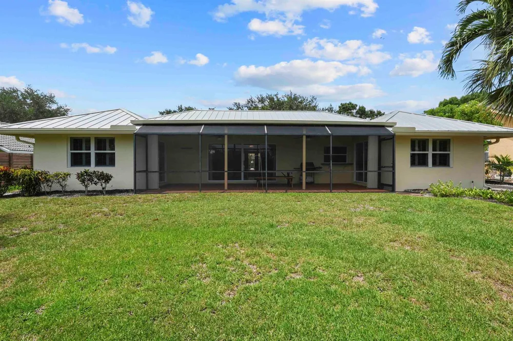 9746 SE Landing Place Tequesta, FL 33469