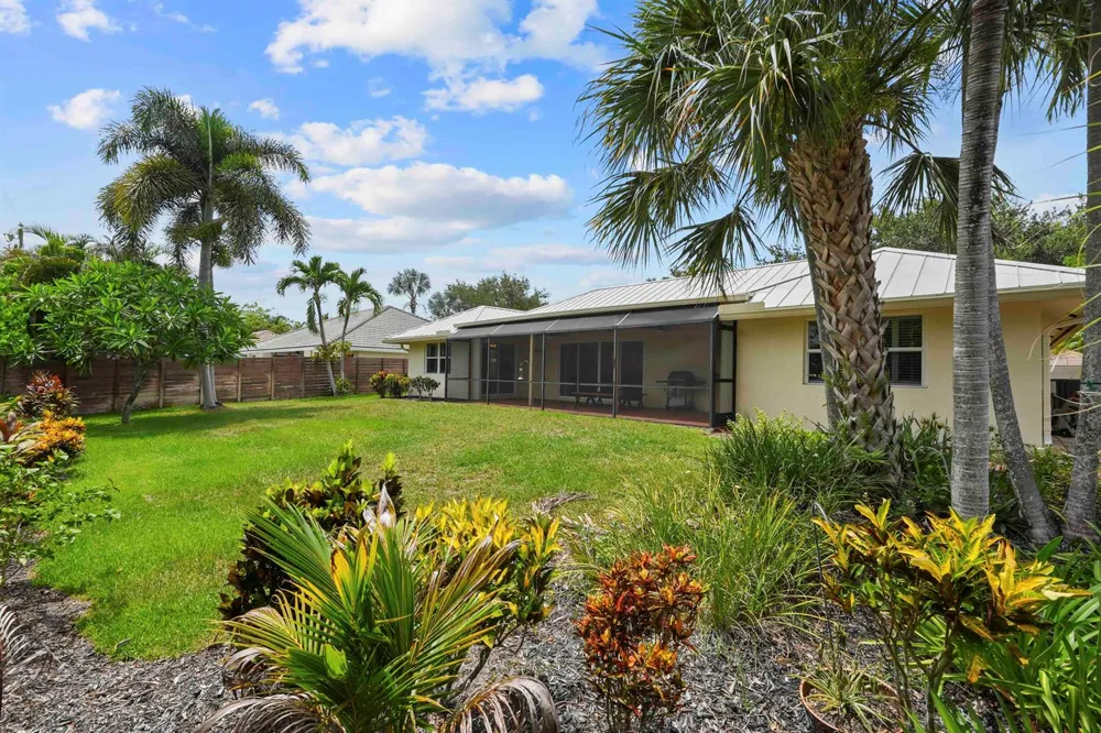 9746 SE Landing Place Tequesta, FL 33469