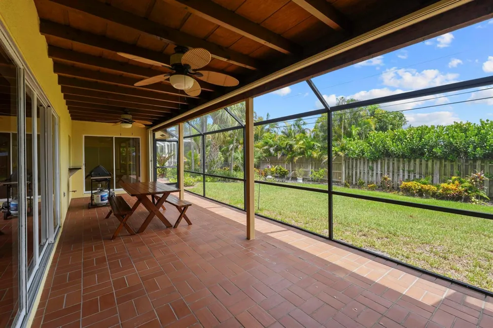 9746 SE Landing Place Tequesta, FL 33469