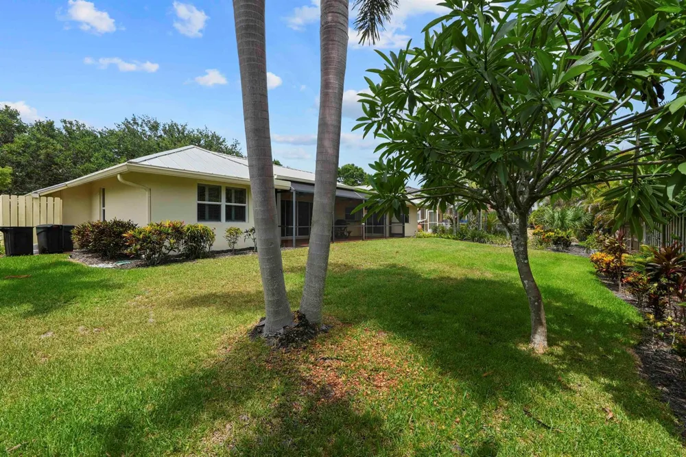 9746 SE Landing Place Tequesta, FL 33469