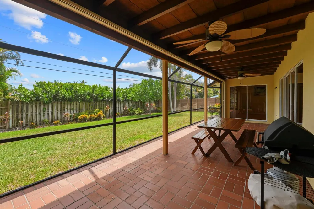 9746 SE Landing Place Tequesta, FL 33469