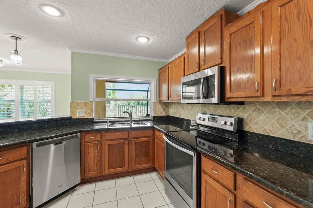 9746 SE Landing Place Tequesta, FL 33469