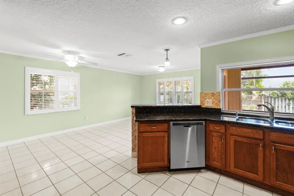 9746 SE Landing Place Tequesta, FL 33469