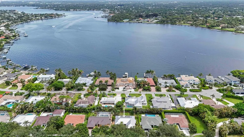 9746 SE Landing Place Tequesta, FL 33469