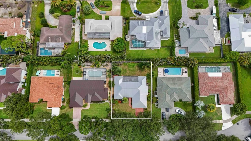 9746 SE Landing Place Tequesta, FL 33469