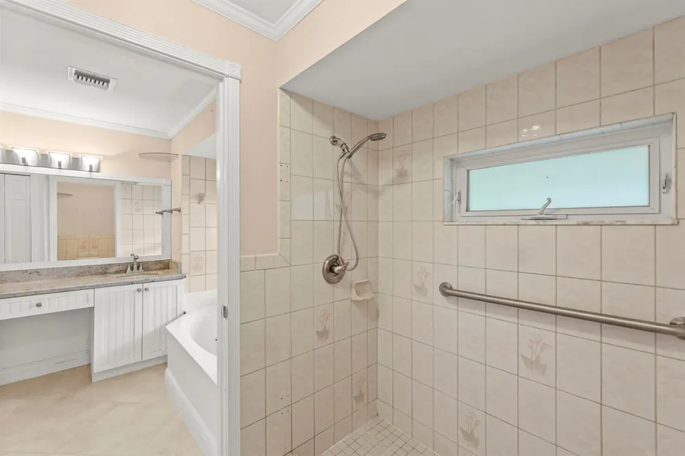 9746 SE Landing Place Tequesta, FL 33469