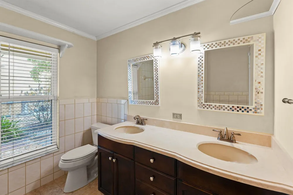9746 SE Landing Place Tequesta, FL 33469