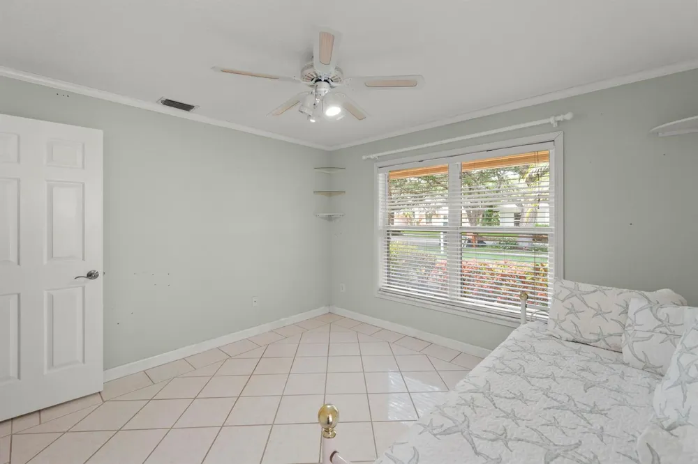 9746 SE Landing Place Tequesta, FL 33469