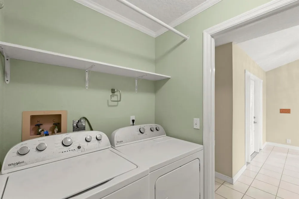 9746 SE Landing Place Tequesta, FL 33469
