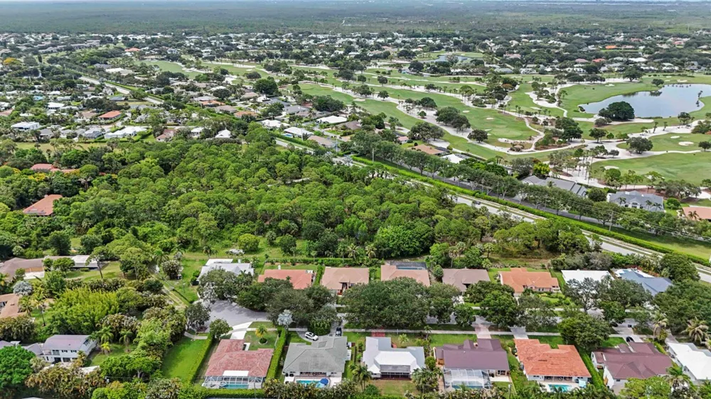 9746 SE Landing Place Tequesta, FL 33469