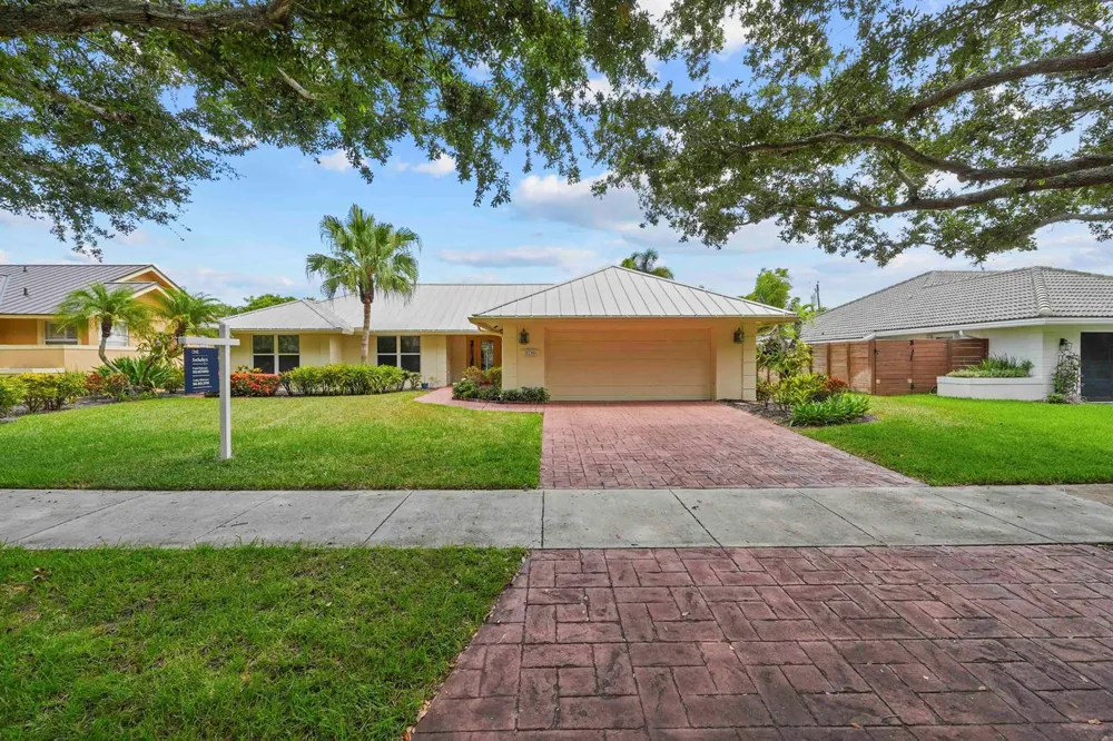 9746 SE Landing Place Tequesta, FL 33469