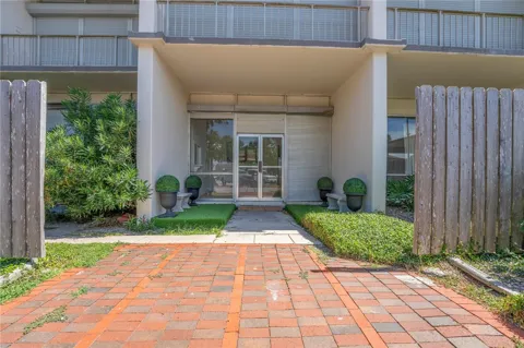 4600 Ocean Drive #101
