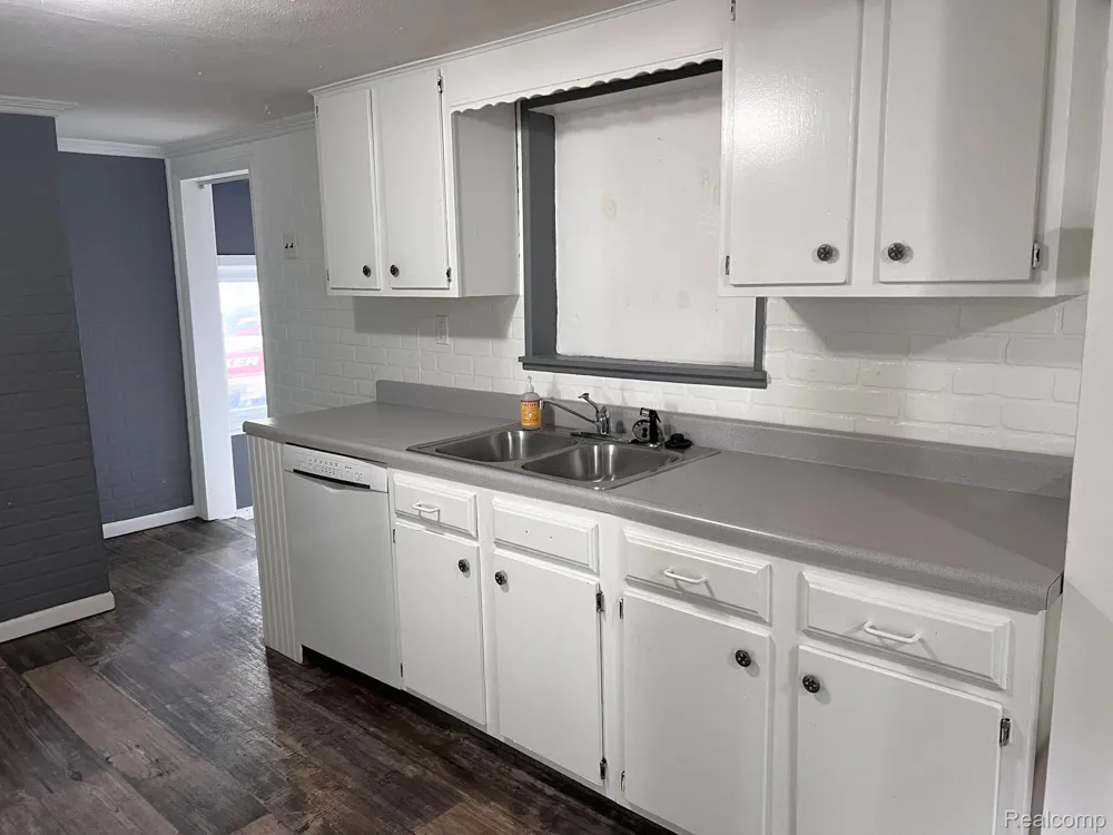 6319 S Washington Avenue Lansing City, MI 48911