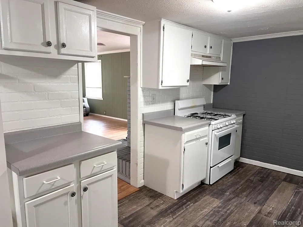 6319 S Washington Avenue Lansing City, MI 48911