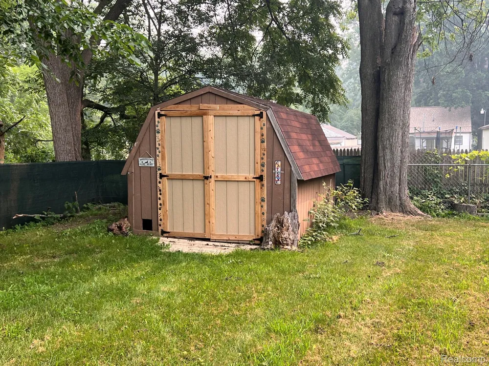 6319 S Washington Avenue Lansing City, MI 48911