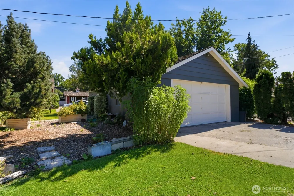 106 7th Street Prosser, WA 99350
