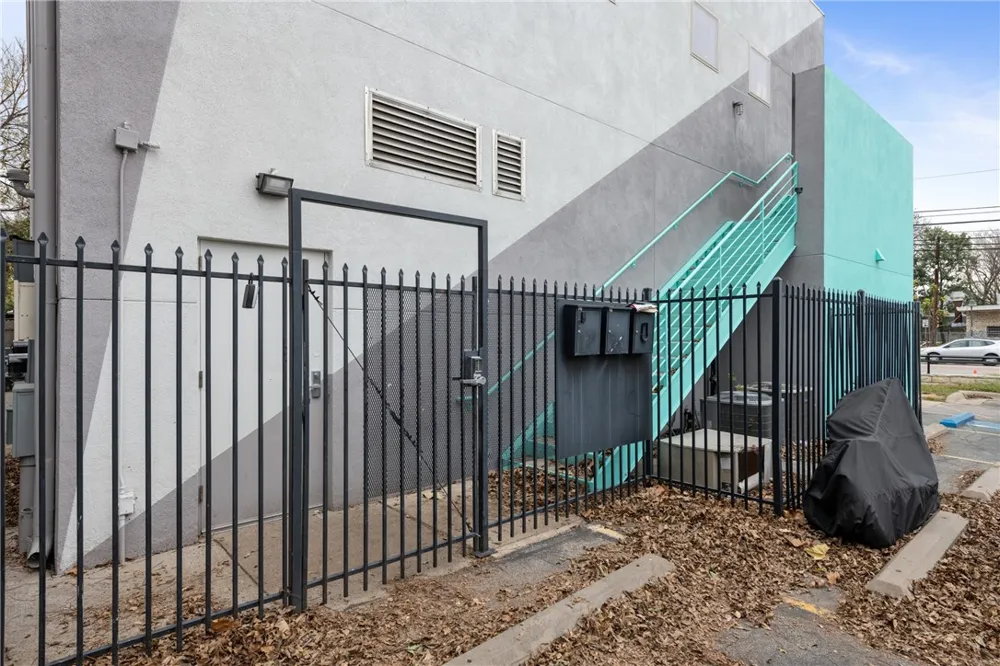 2601 E 7th Street #203 Austin, TX 78702