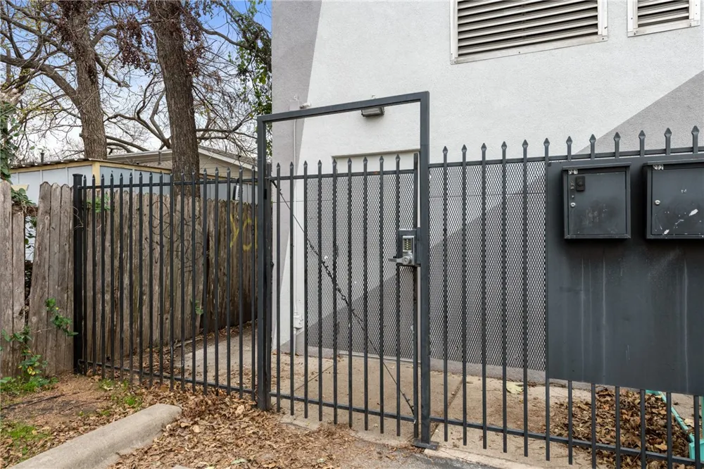 2601 E 7th Street #203 Austin, TX 78702