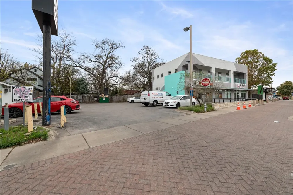 2601 E 7th Street #203 Austin, TX 78702