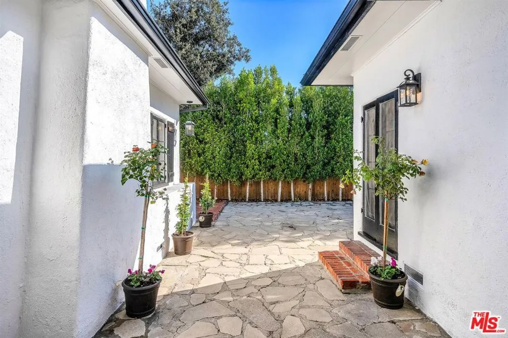 629 Rexford Drive Beverly Hills, CA 90210