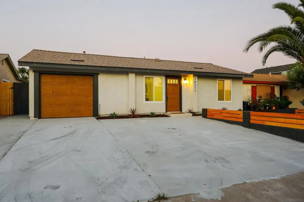 10211 Saluda Ave San Diego, CA 92126