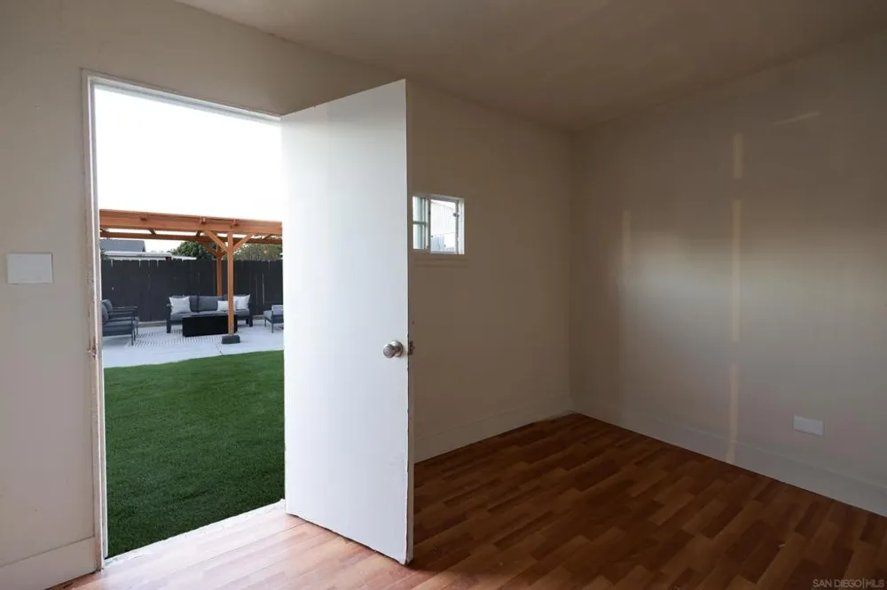 10211 Saluda Ave San Diego, CA 92126