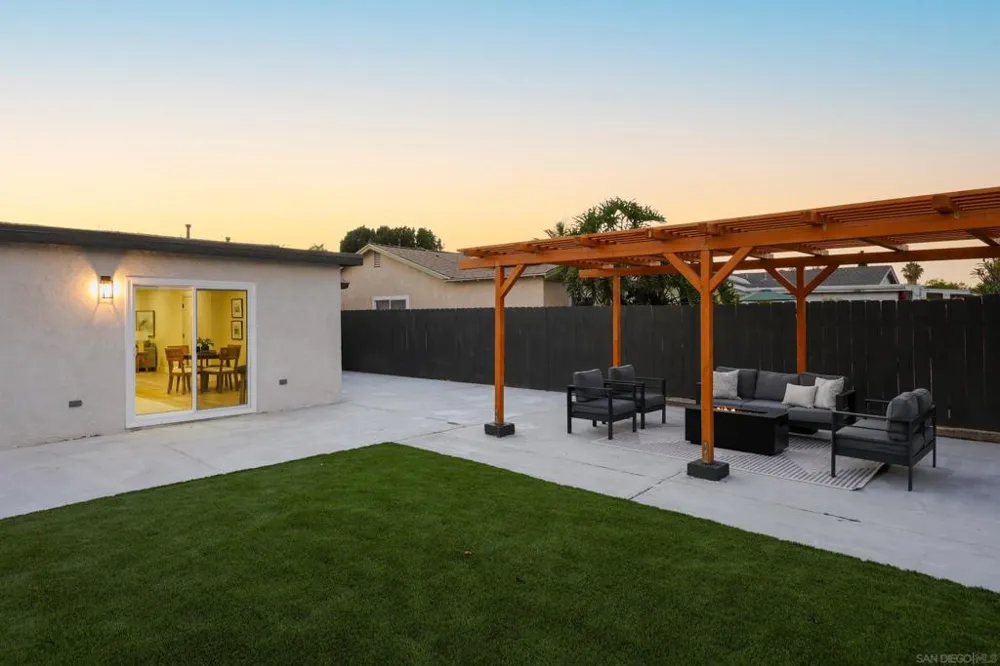 10211 Saluda Ave San Diego, CA 92126