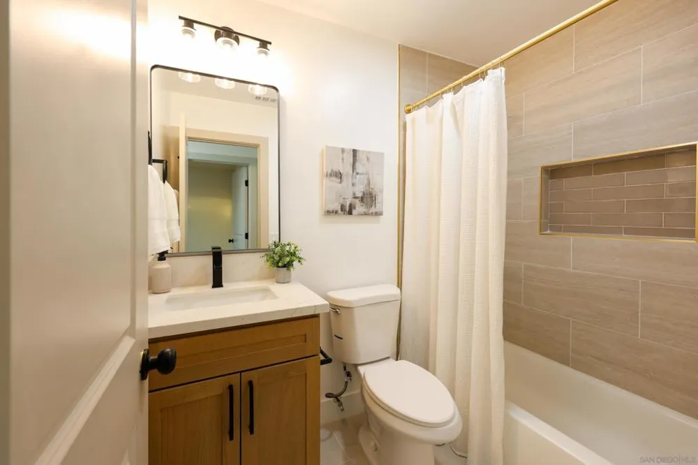 10211 Saluda Ave San Diego, CA 92126