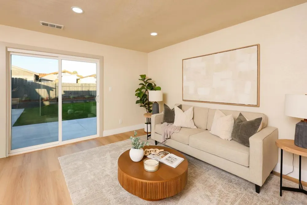 10211 Saluda Ave San Diego, CA 92126