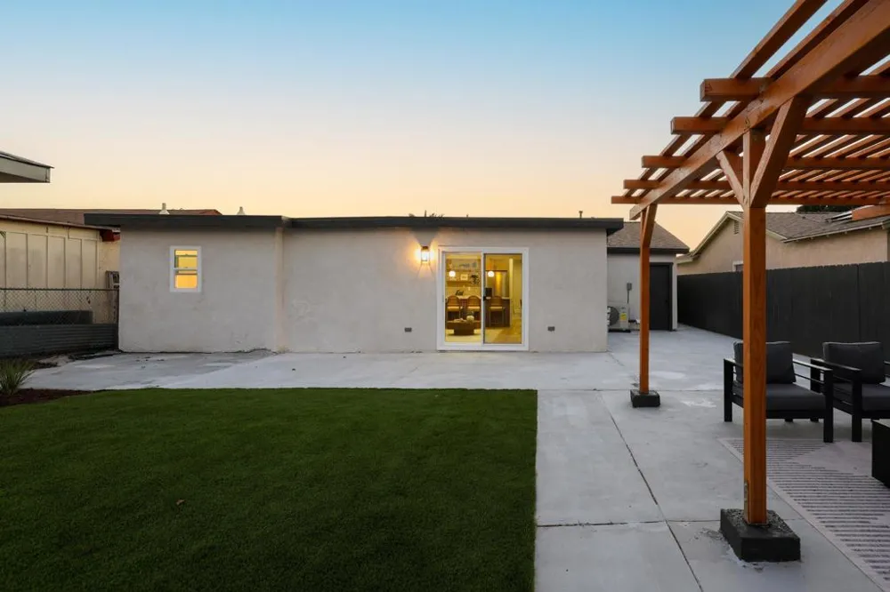 10211 Saluda Ave San Diego, CA 92126