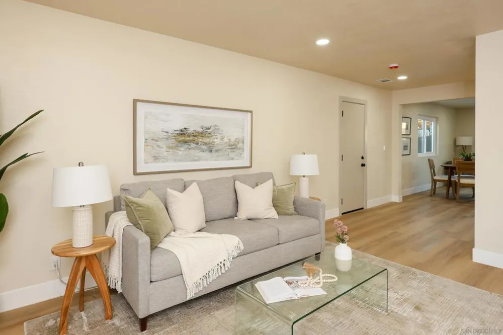 10211 Saluda Ave San Diego, CA 92126
