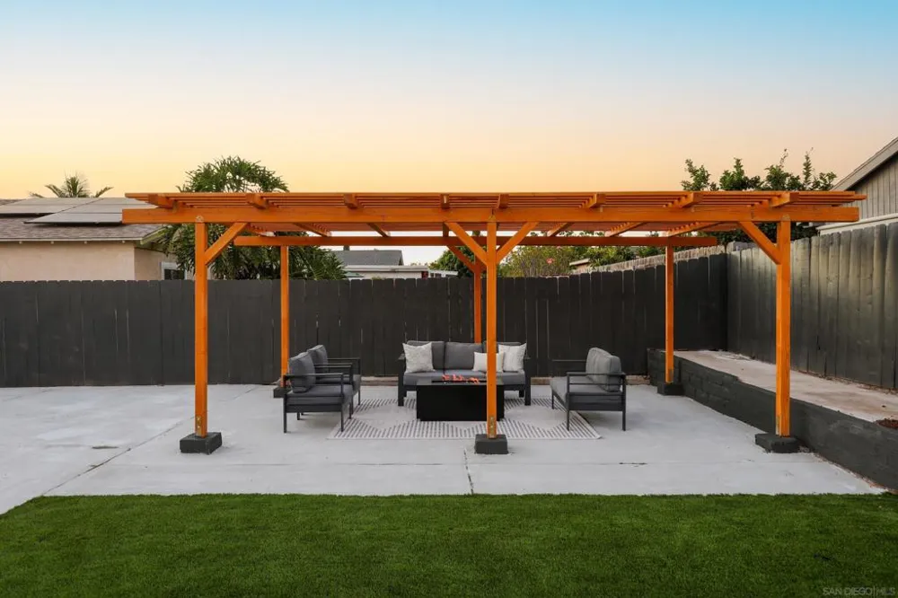 10211 Saluda Ave San Diego, CA 92126