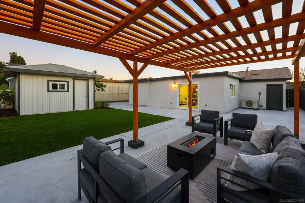 10211 Saluda Ave San Diego, CA 92126