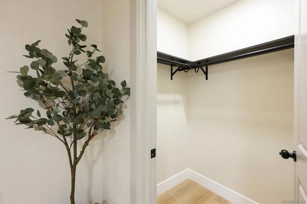 10211 Saluda Ave San Diego, CA 92126