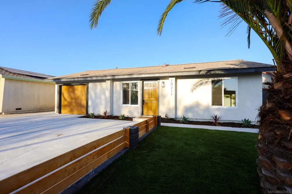 10211 Saluda Ave San Diego, CA 92126