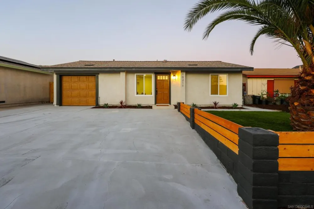 10211 Saluda Ave San Diego, CA 92126