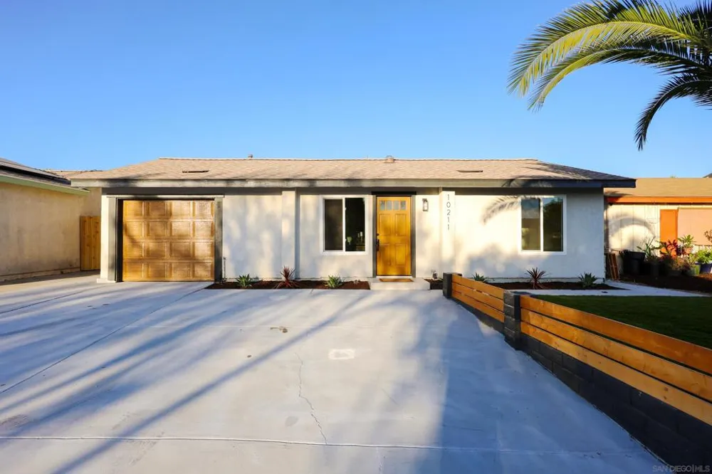 10211 Saluda Ave San Diego, CA 92126