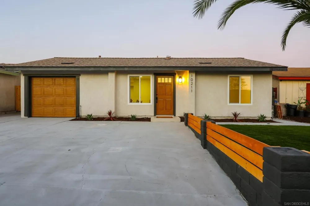 10211 Saluda Ave San Diego, CA 92126