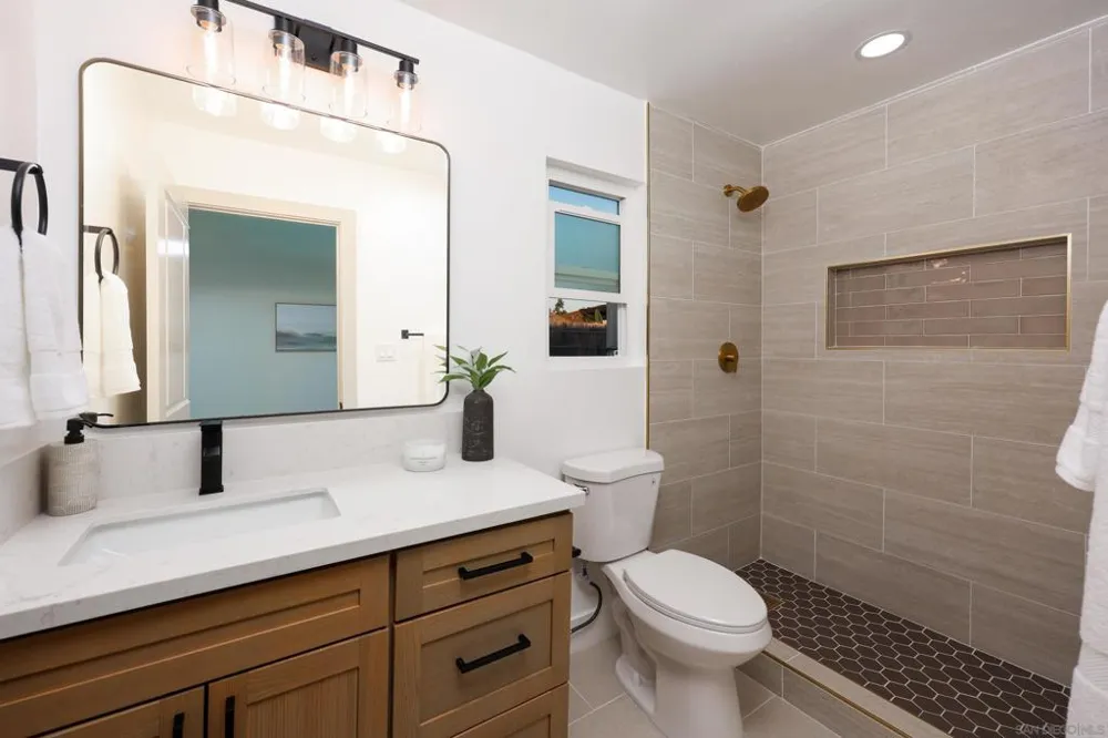 10211 Saluda Ave San Diego, CA 92126