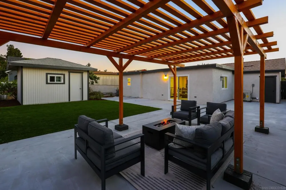 10211 Saluda Ave San Diego, CA 92126