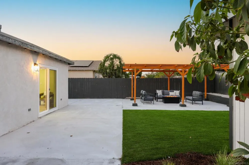 10211 Saluda Ave San Diego, CA 92126