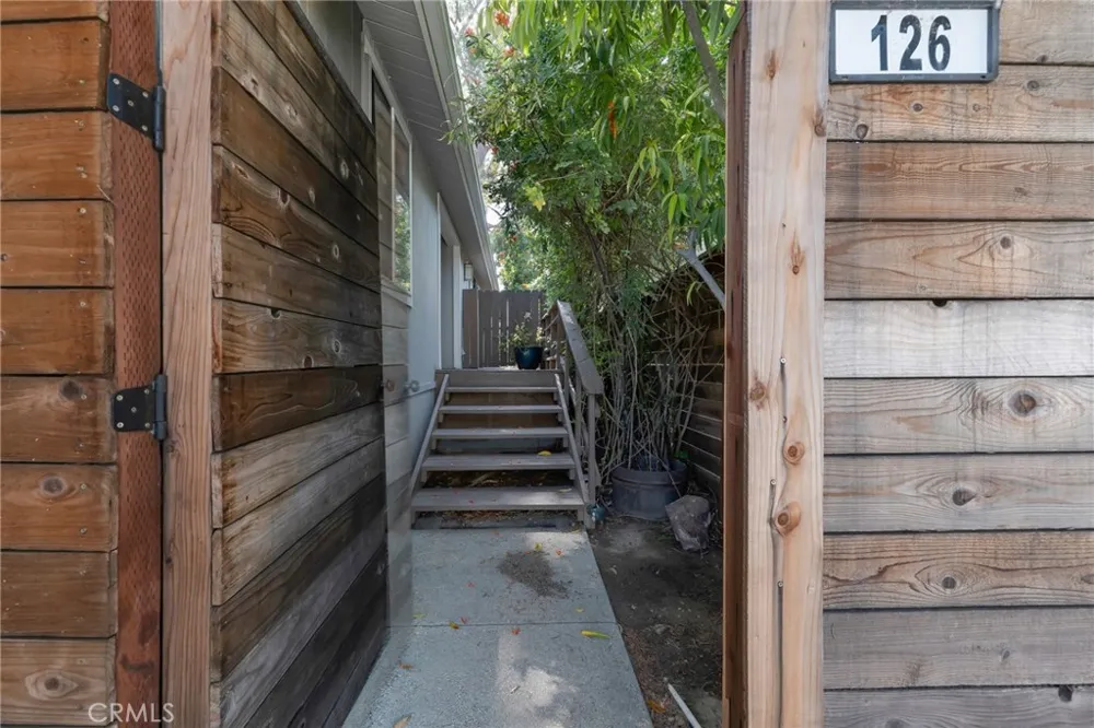 126 Pueblo Lane Topanga, CA 90290