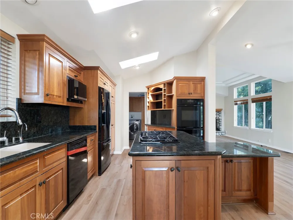 126 Pueblo Lane Topanga, CA 90290