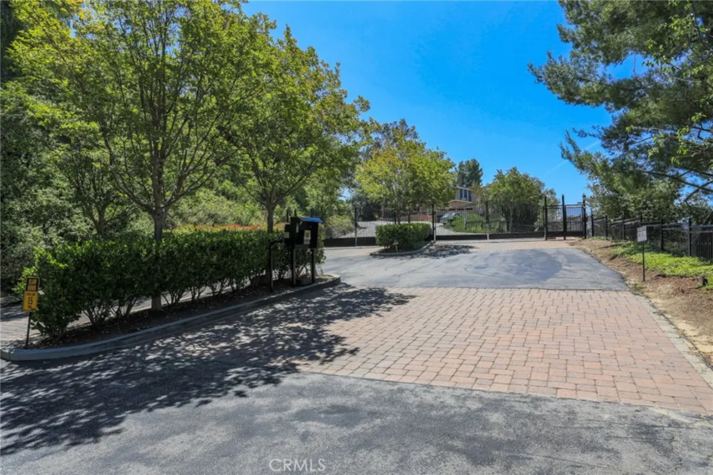 126 Pueblo Lane Topanga, CA 90290