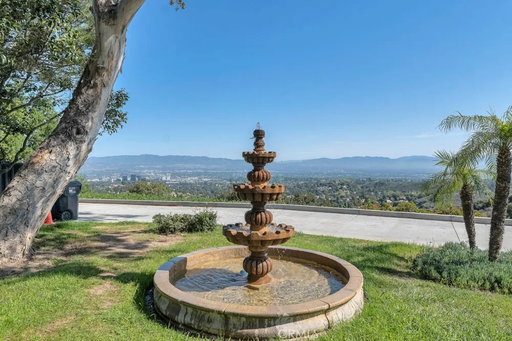 126 Pueblo Lane Topanga, CA 90290