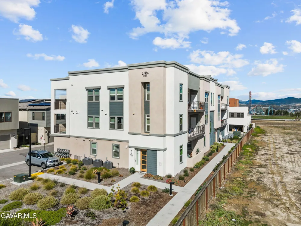27466 Mercantile Court #Unit 303 Valencia, CA 91381