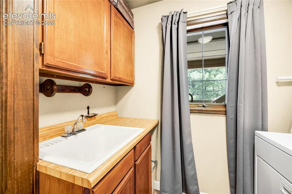 545 Tenderfoot Drive Larkspur, CO 80118