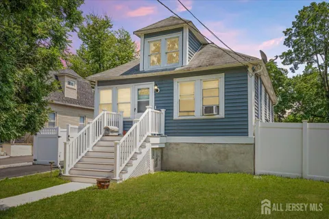 1853 W 5th Street W