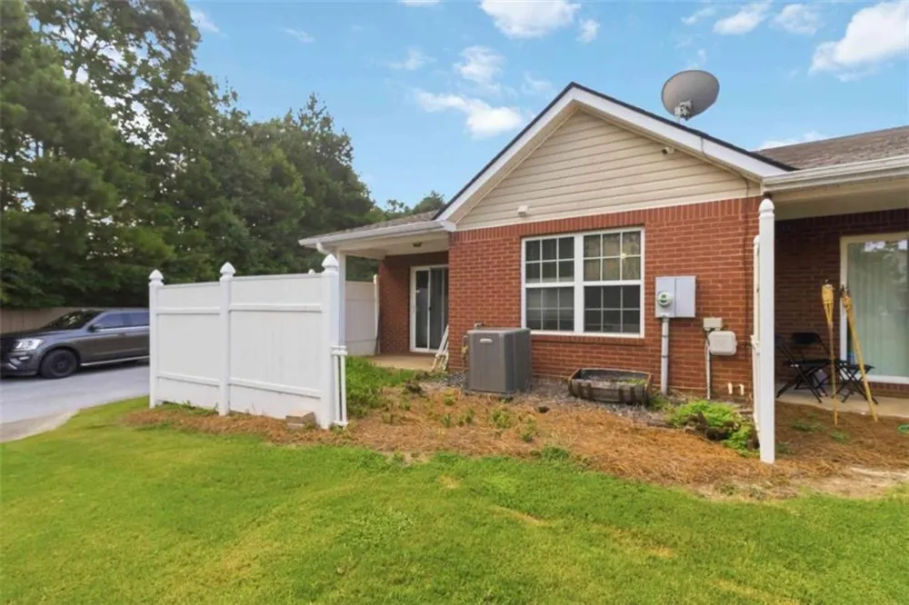 342 Tara Commons Circle Loganville, GA 30052